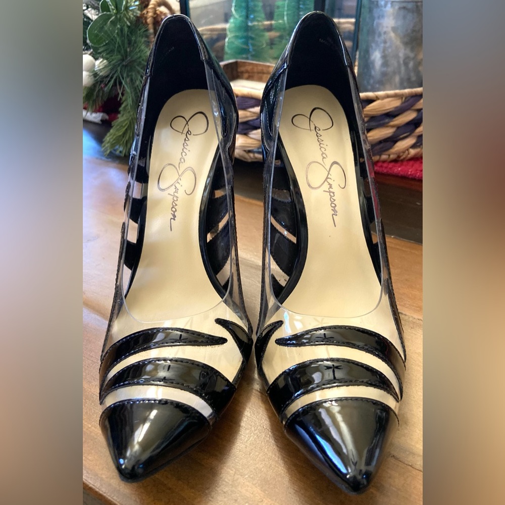Elegant Black Stiletto Heels - Picture 4 of 9